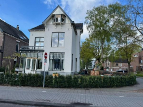 Luxe kamer in stadsvilla, gratis parkeren!